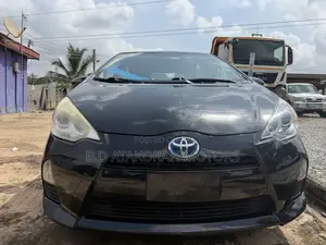 Photo - Toyota Prius Two 4dr Hatchback (1.8L 4cyl gas/electric hybrid CVT) 2015