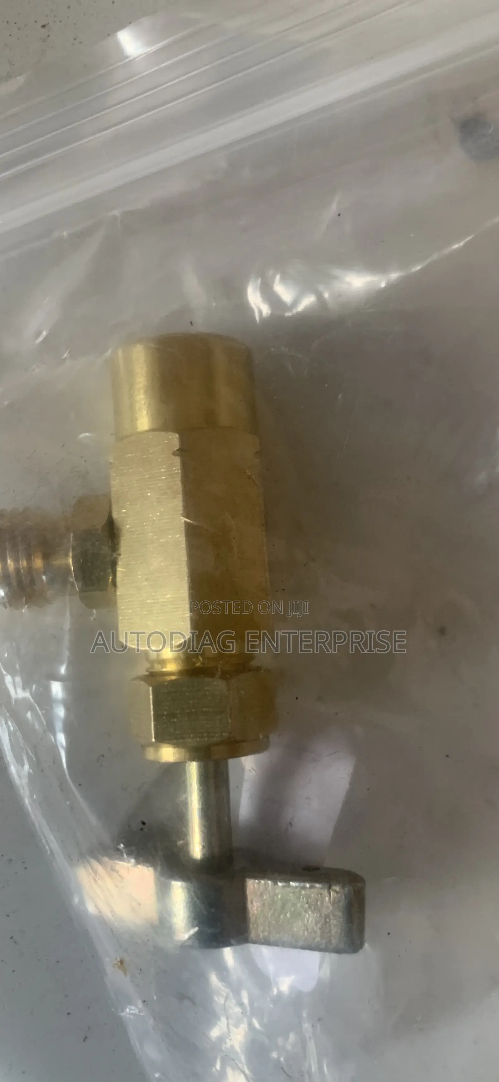 R1234 Ac Left Thread Adapter Self Sealing Can