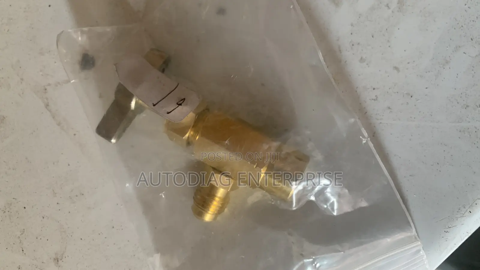 R1234 Ac Left Thread Adapter Self Sealing Can