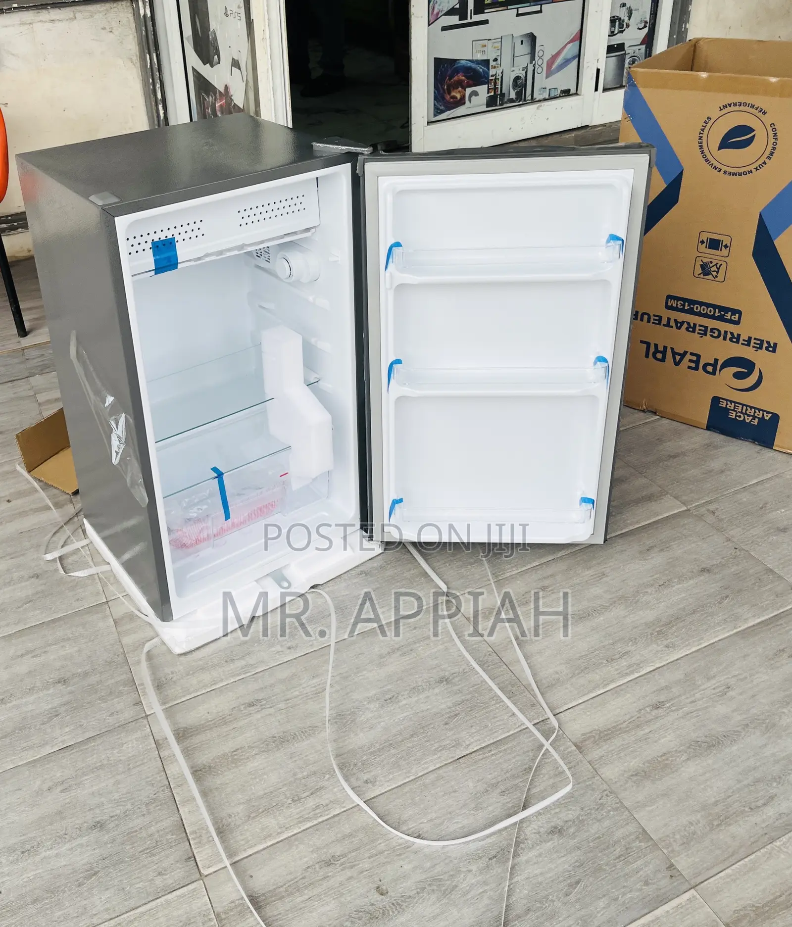 Convenient Pearl Pf-1000-13m Table Top Fridge.