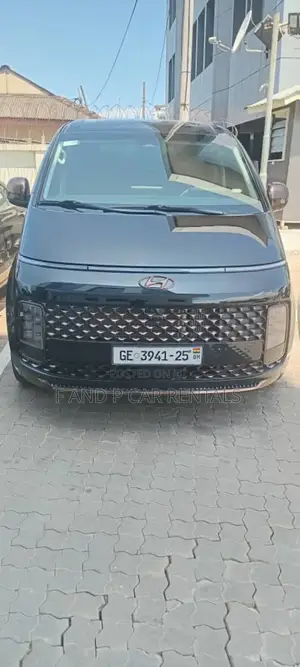 Hyundai Staria 9 Seats