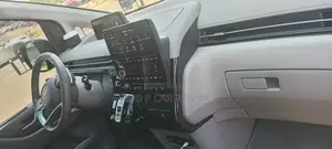 Hyundai Staria 9 Seats