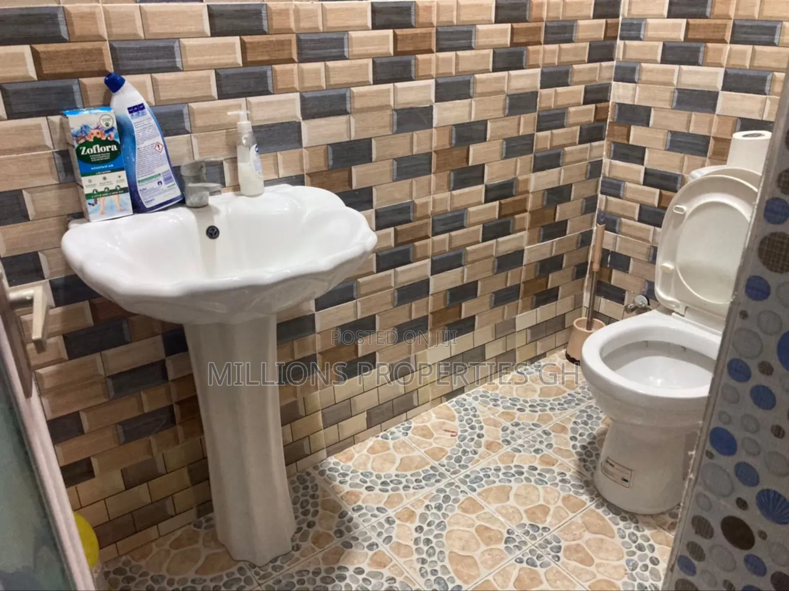 6bdrm House in Millions Properties, Amasaman for sale