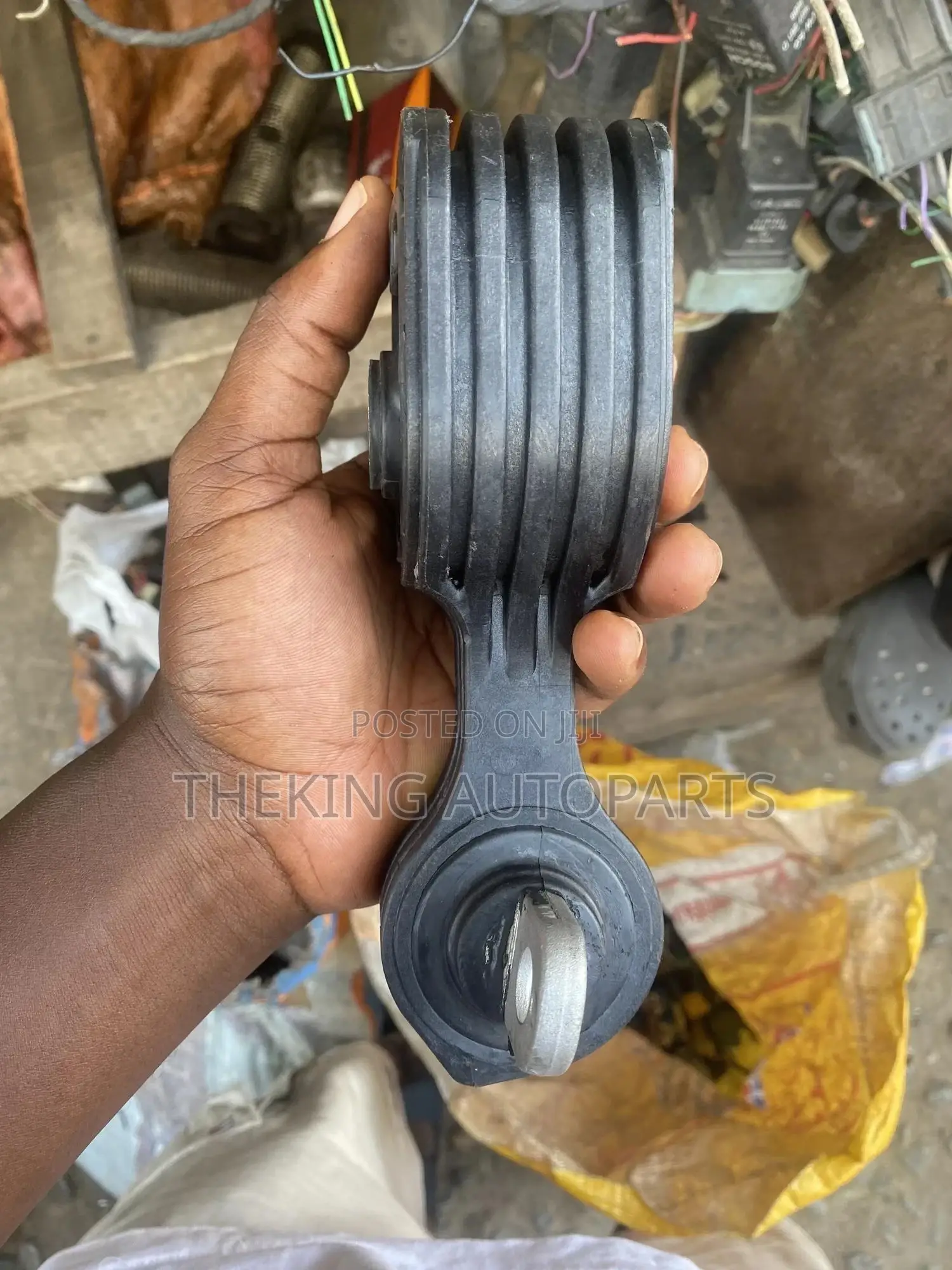 Honda CRV 2017 Engine Seat Down.