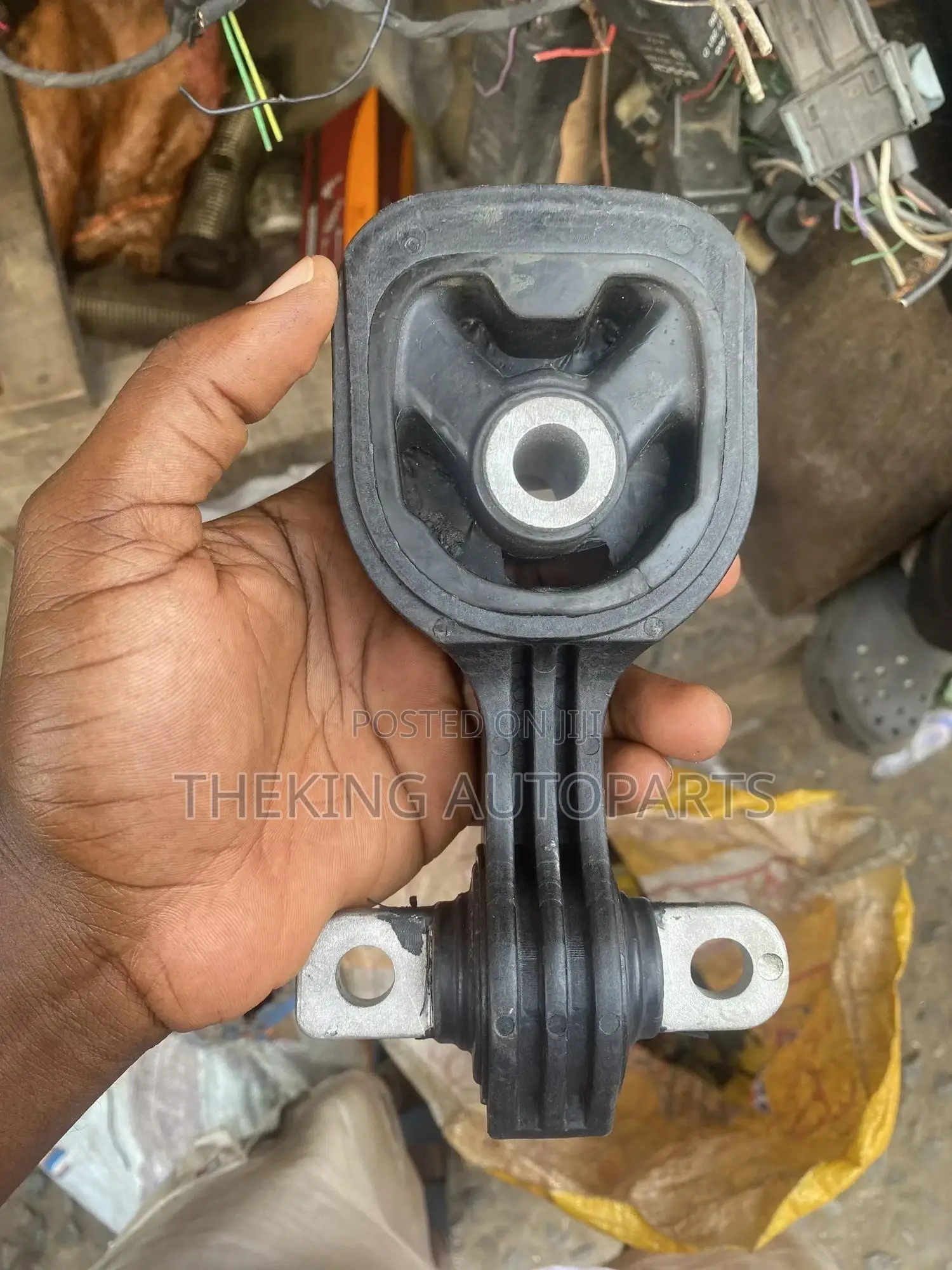 Honda CRV 2017 Engine Seat Down.