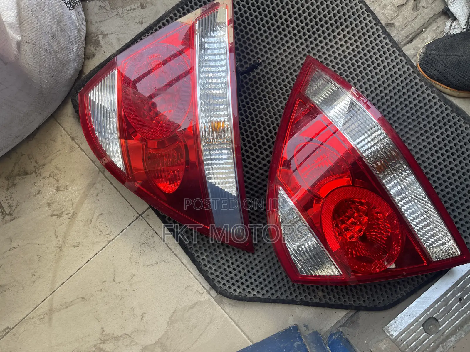 Nisssan Sunny Taillight 2005,2006,2007,2008,2009,2010,2011