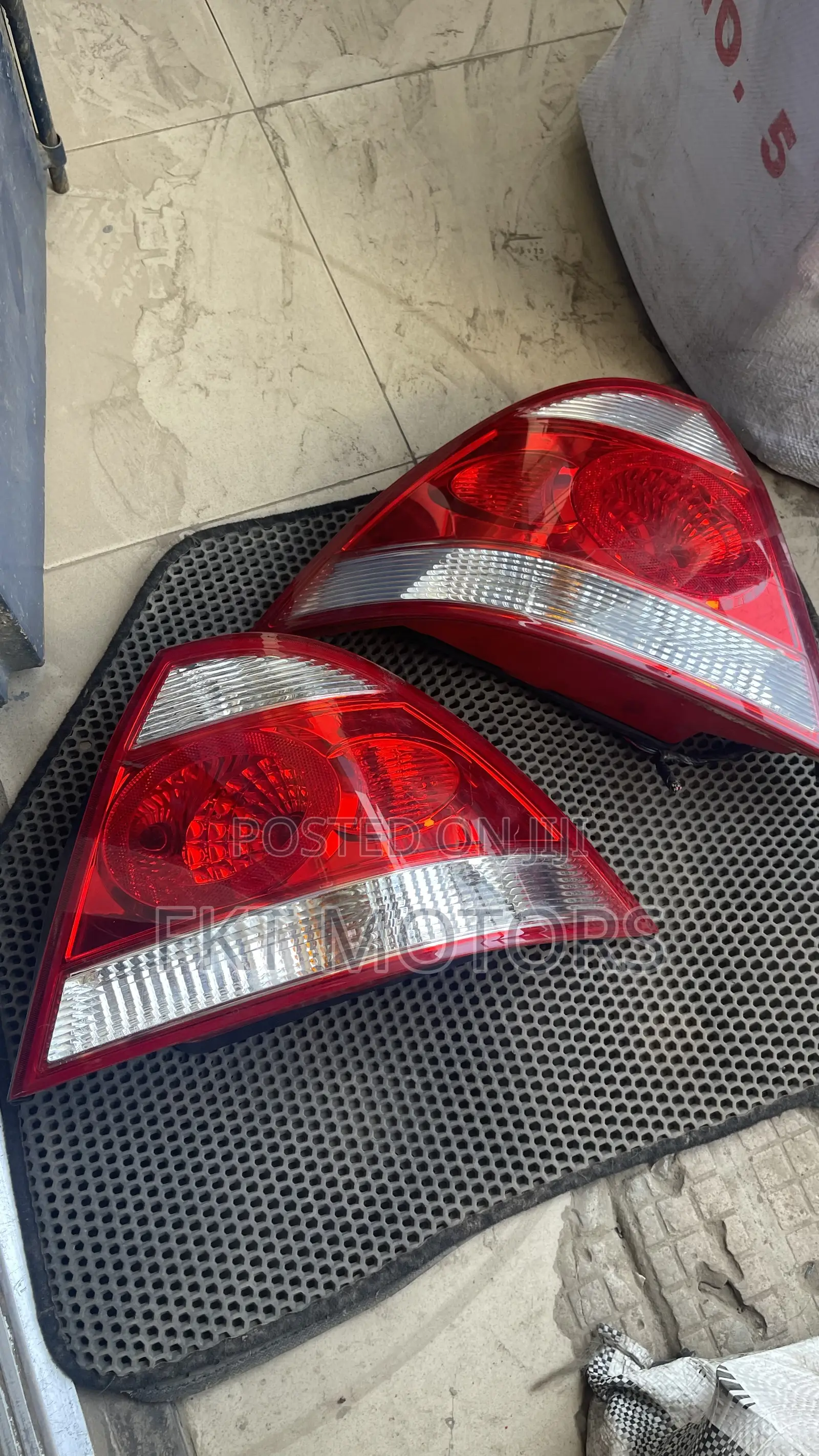 Nisssan Sunny Taillight 2005,2006,2007,2008,2009,2010,2011