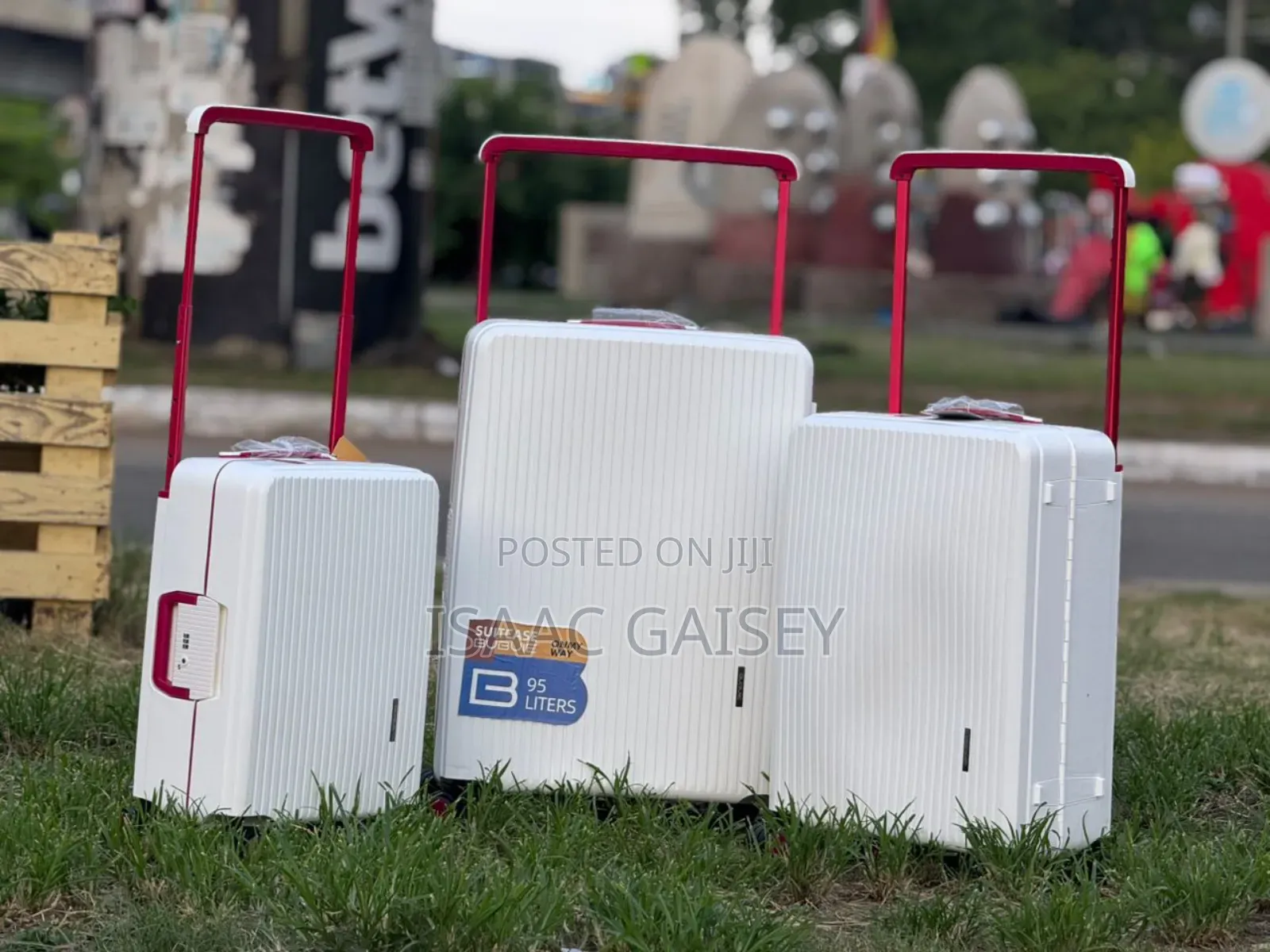 3 in 1 Extra Quality Luxury Anticrake Luggages/Travel Bags