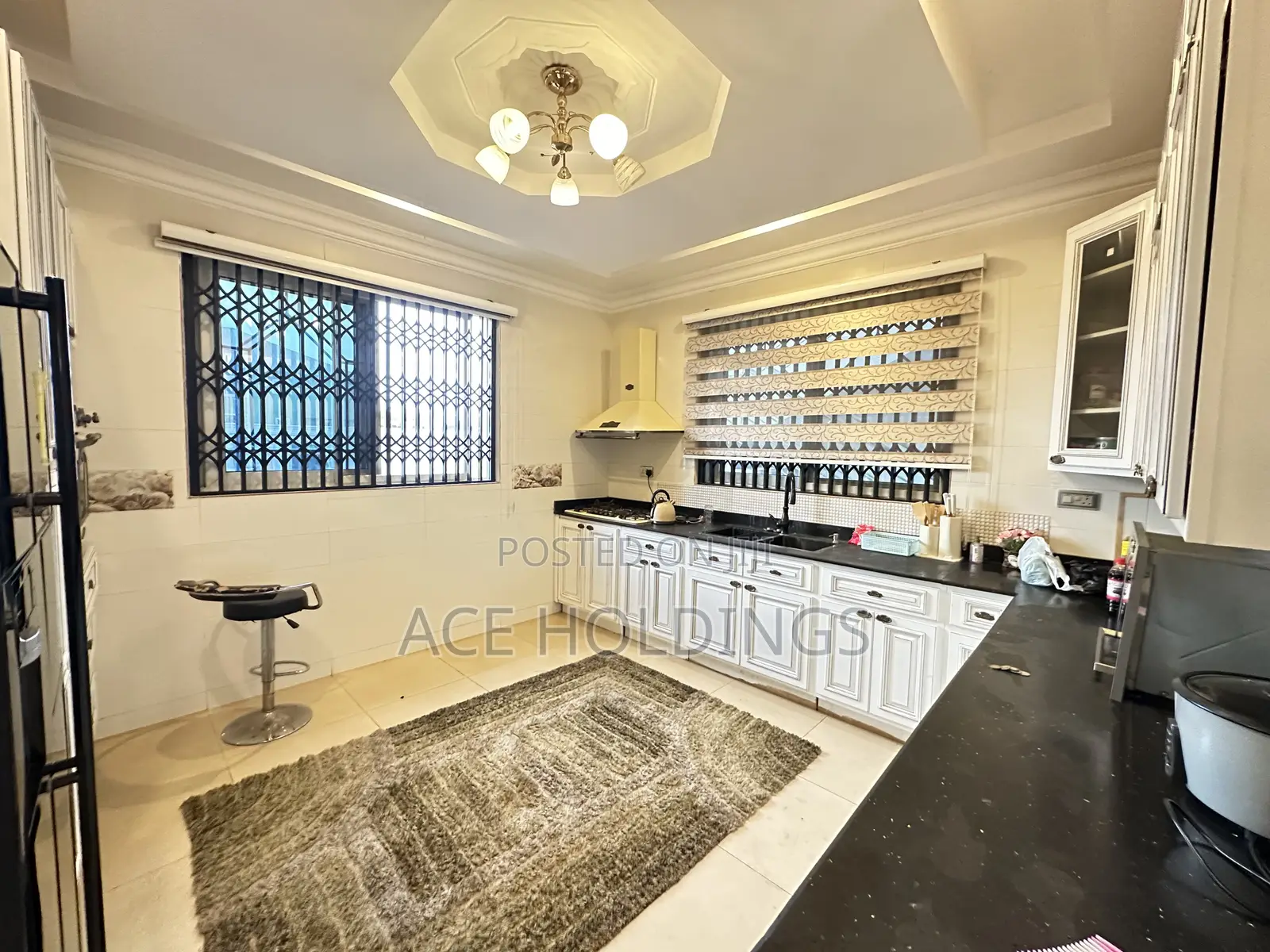 Furnished 6bdrm Mansion in Sakumono for sale