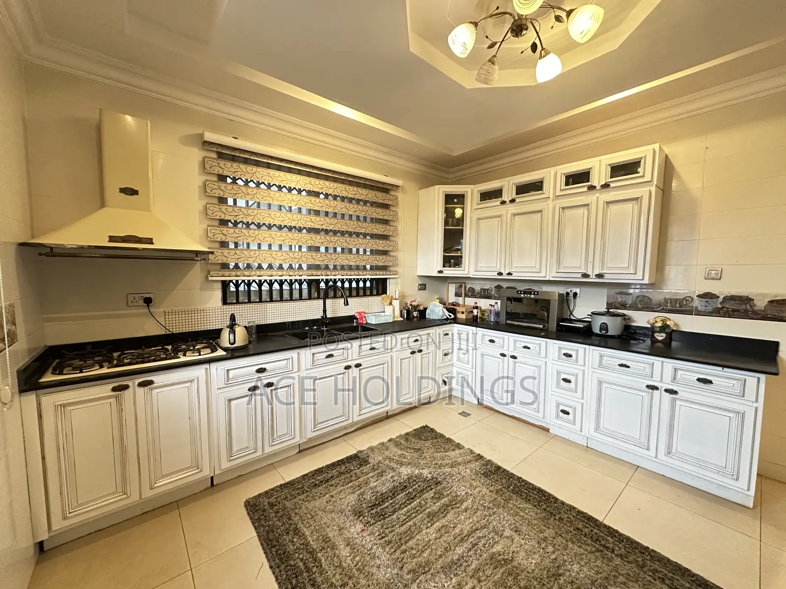 Furnished 6bdrm Mansion in Sakumono for sale