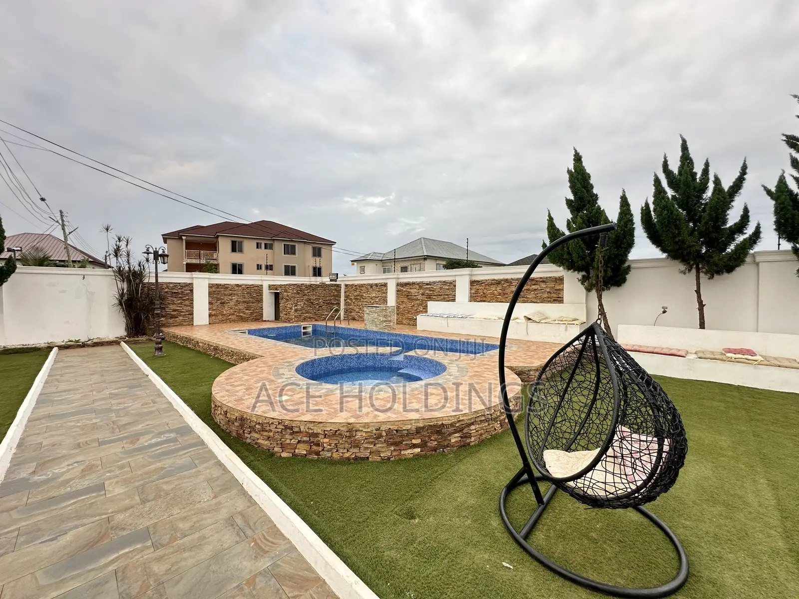 Furnished 6bdrm Mansion in Sakumono for sale