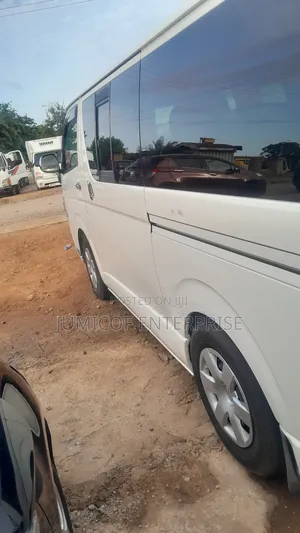 Toyota HiAce 2010 White