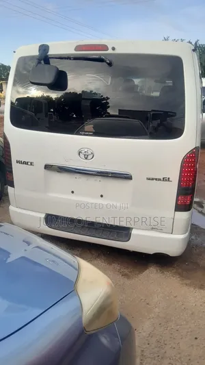 Toyota HiAce 2010 White
