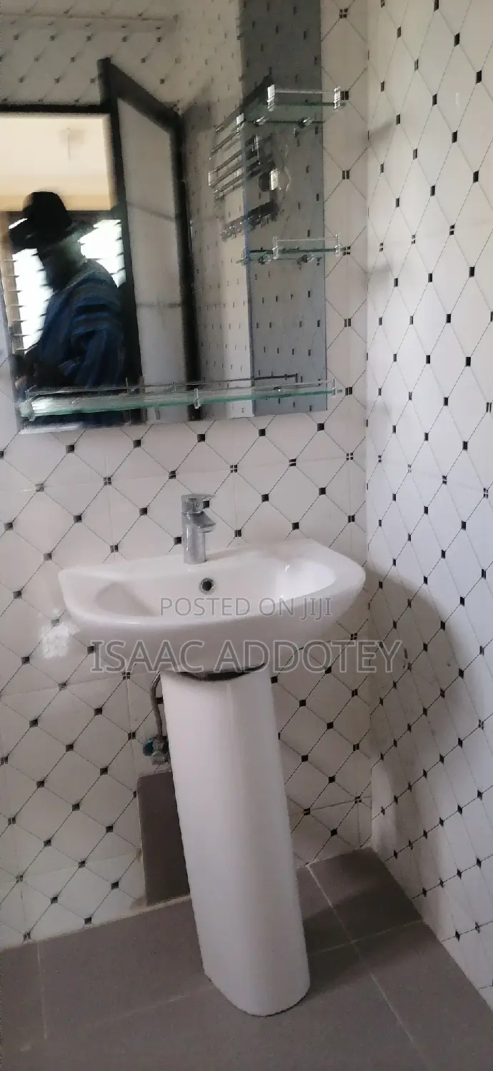 2bdrm Apartment in Tsaado, Spintex for rent