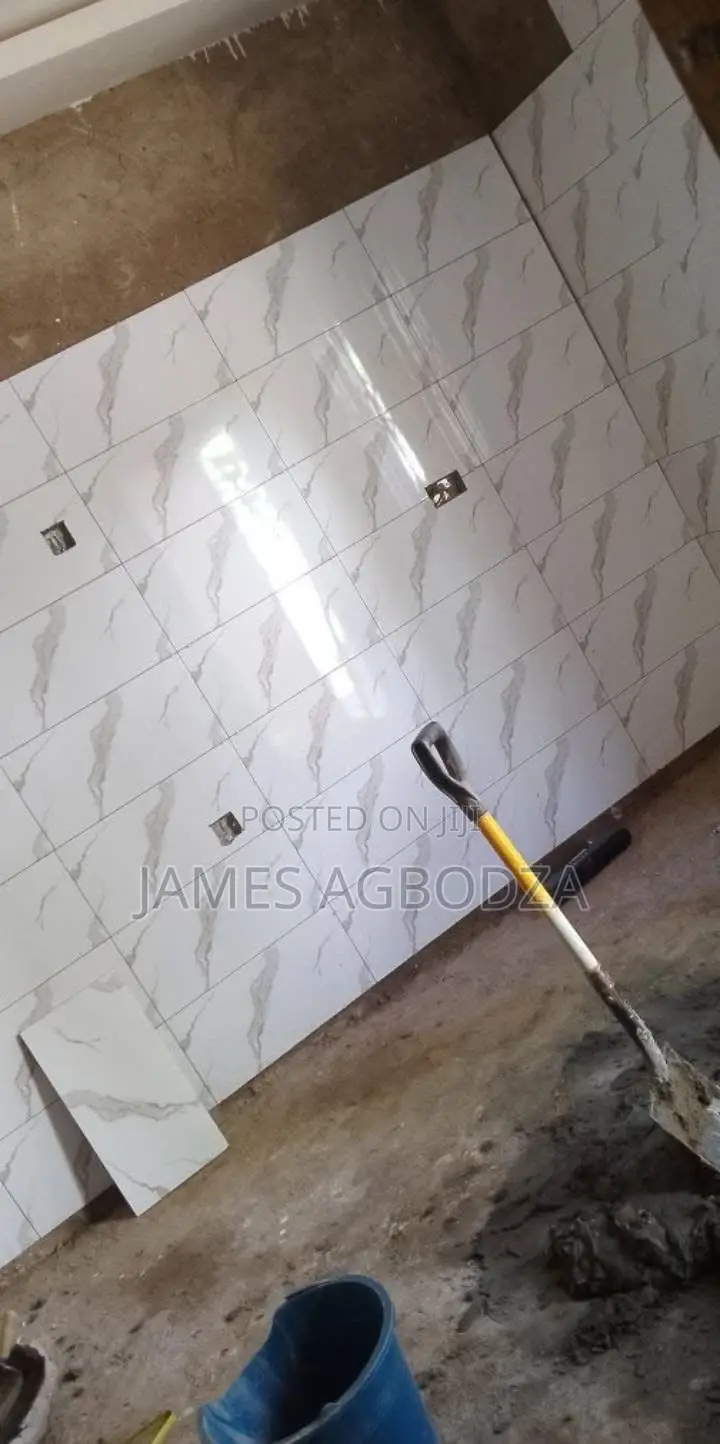 Good Master in Tiles Installing