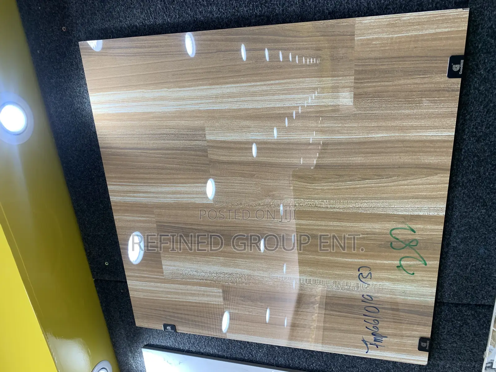 60/60cm Tiles