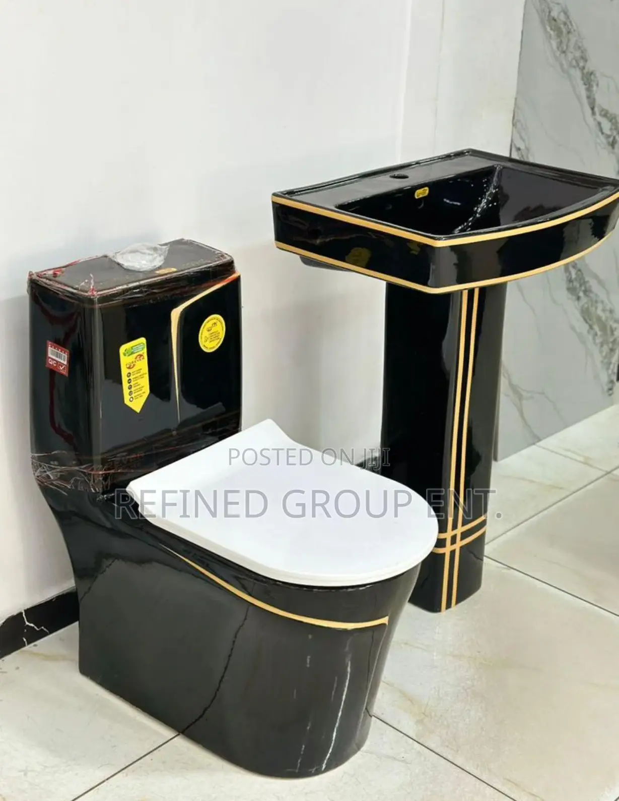 Luxury Wc With Hand Basin Complete