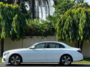 Mercedes-Benz E300 2019 White