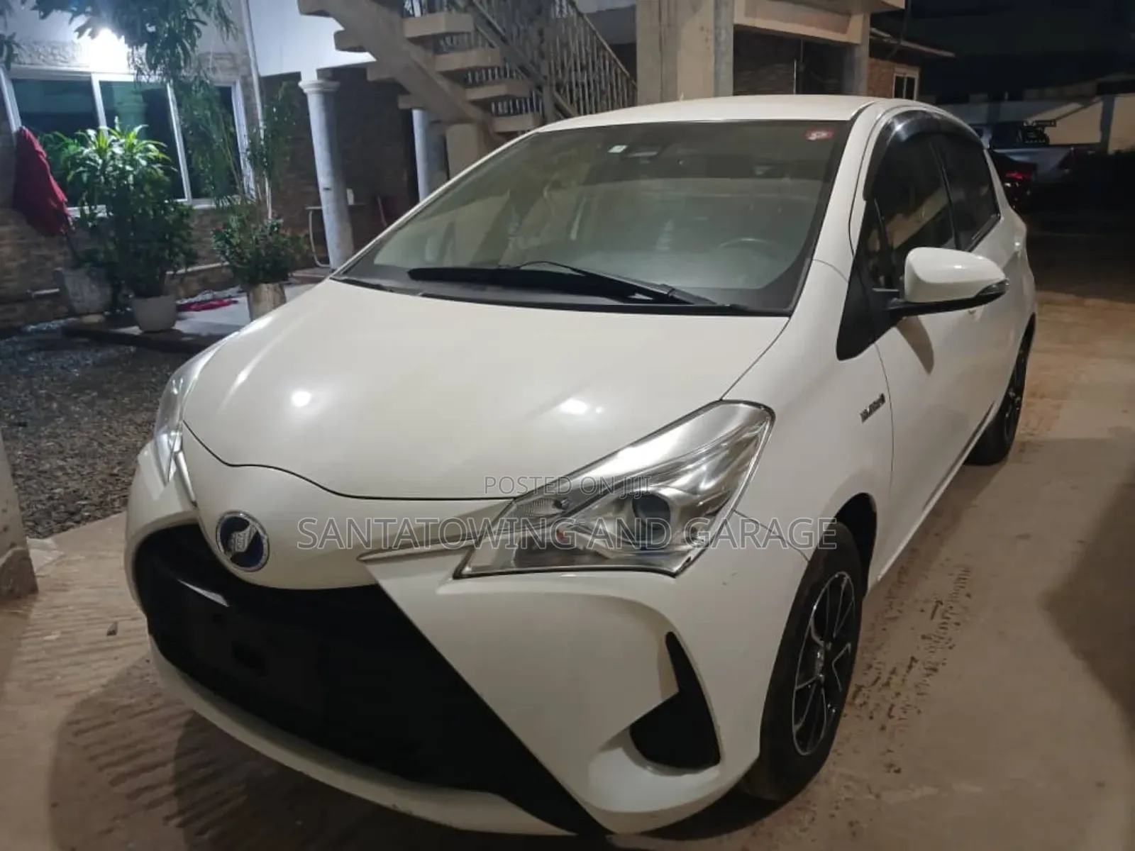 Toyota Vitz 1.5 FWD Hybrid 5dr 2018 White