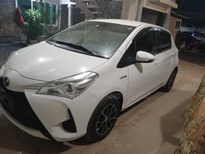 Toyota Vitz 1.5 FWD Hybrid 5dr 2018 White