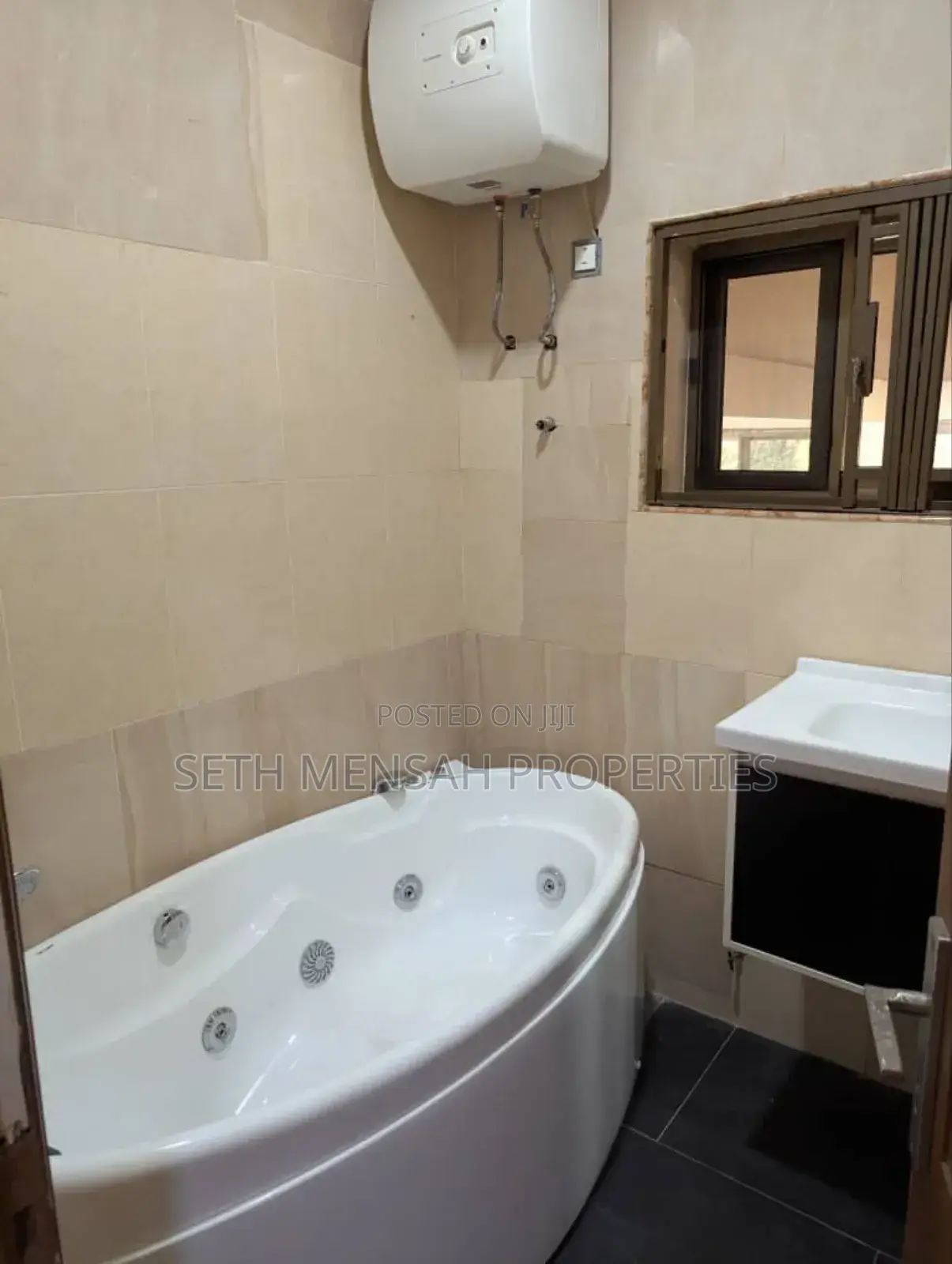 8bdrm Mansion in Cantonments for rent