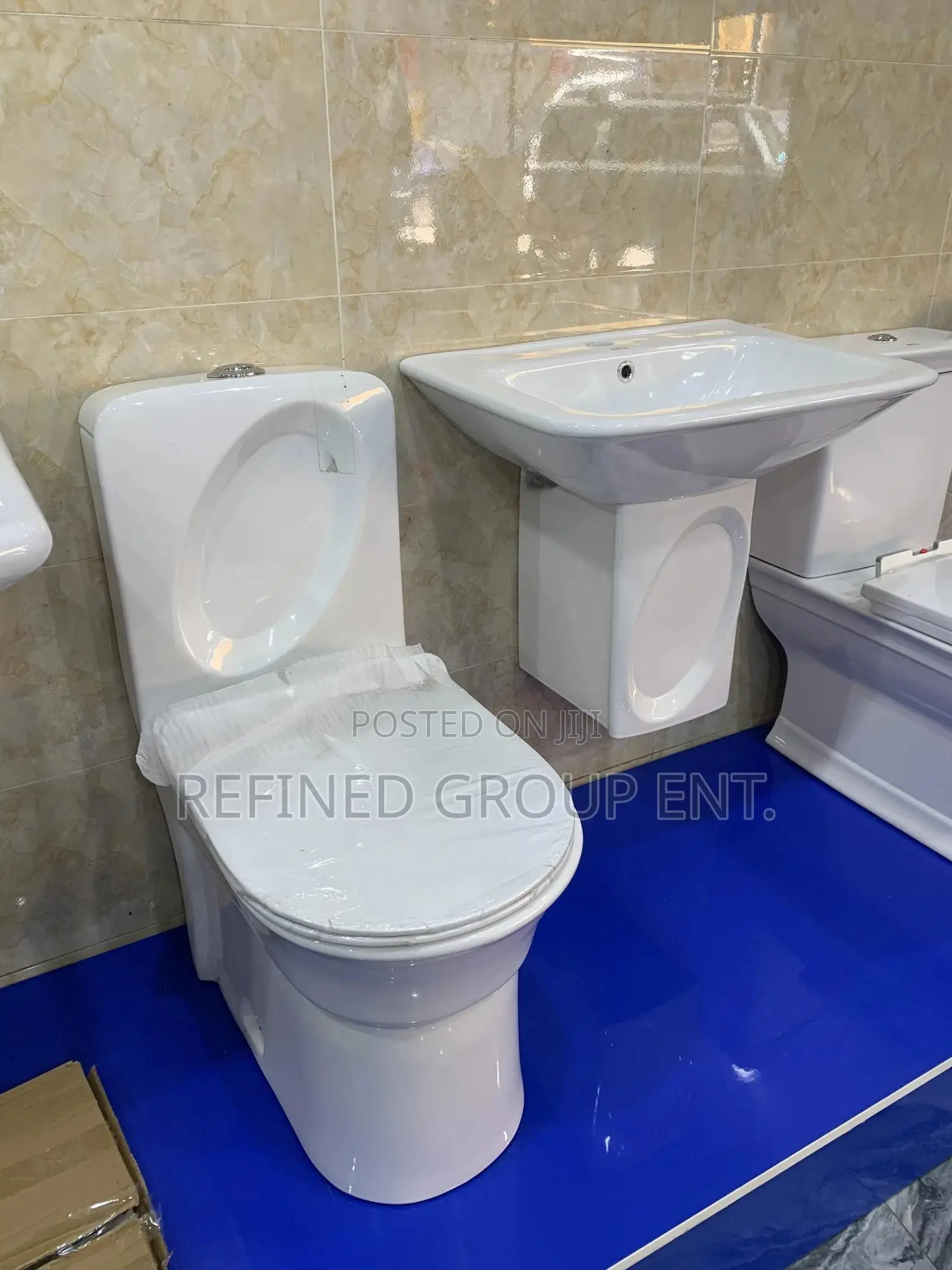 Luxury Wc With Hand Basin Complete