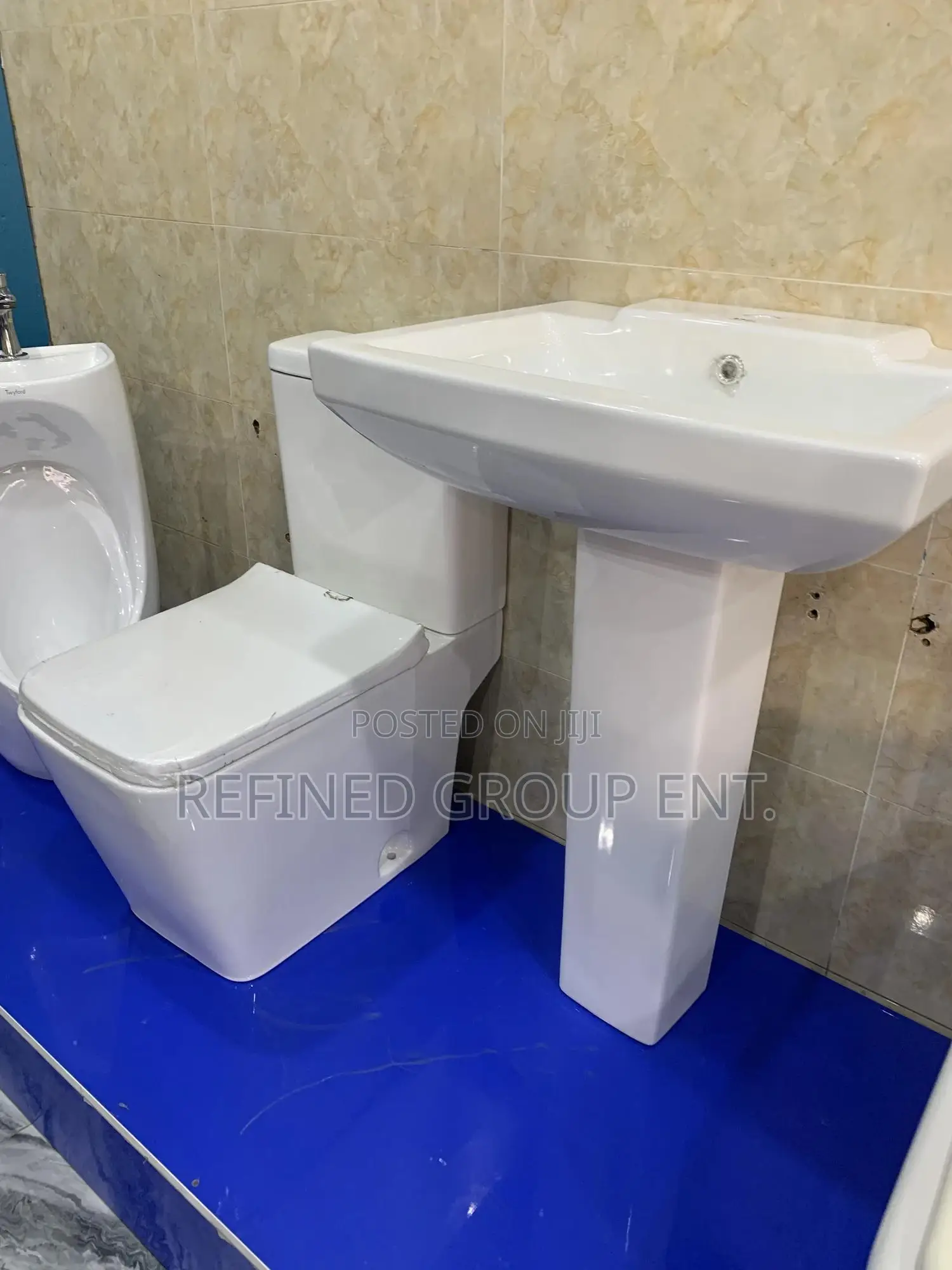 Luxury Wc With Hand Basin Complete
