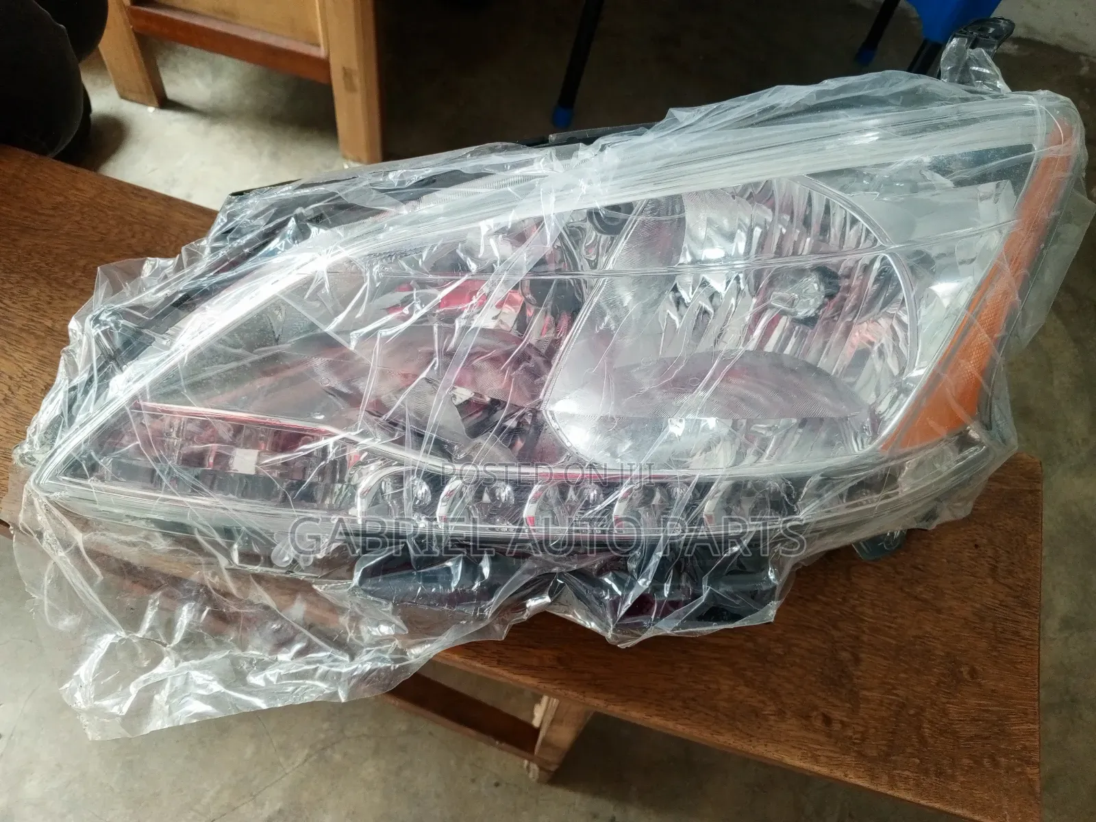 Nissan Senter Headlight 2012,(1set)