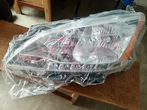 Nissan Senter Headlight 2012,(1set)