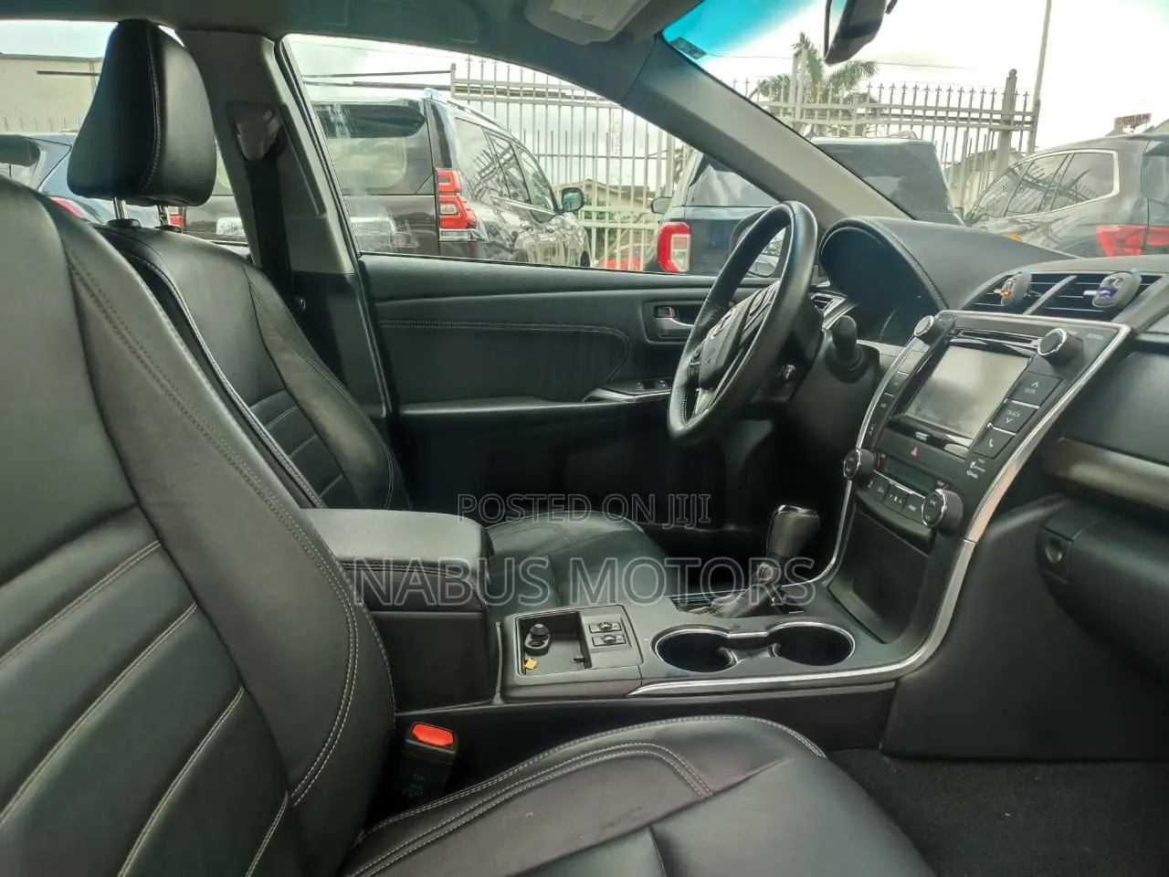 Toyota Camry XLE 4dr Sedan (2.5L 4cyl 6A) 2017 Silver