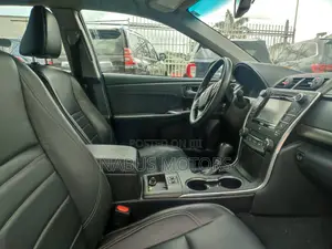Toyota Camry XLE 4dr Sedan (2.5L 4cyl 6A) 2017 Silver