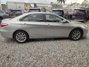Toyota Camry XLE 4dr Sedan (2.5L 4cyl 6A) 2017 Silver