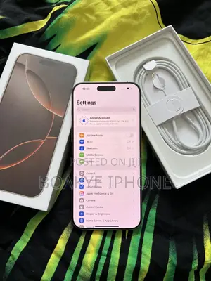 Photo - Apple iPhone 16 Pro Max 256 GB Gold
