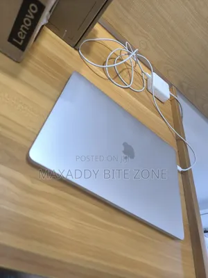 Laptop Apple MacBook Pro 2018 16GB Intel Core I7 SSD 256GB