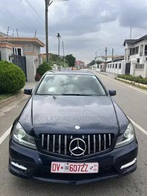 Photo - Mercedes-Benz C250 2014 Blue