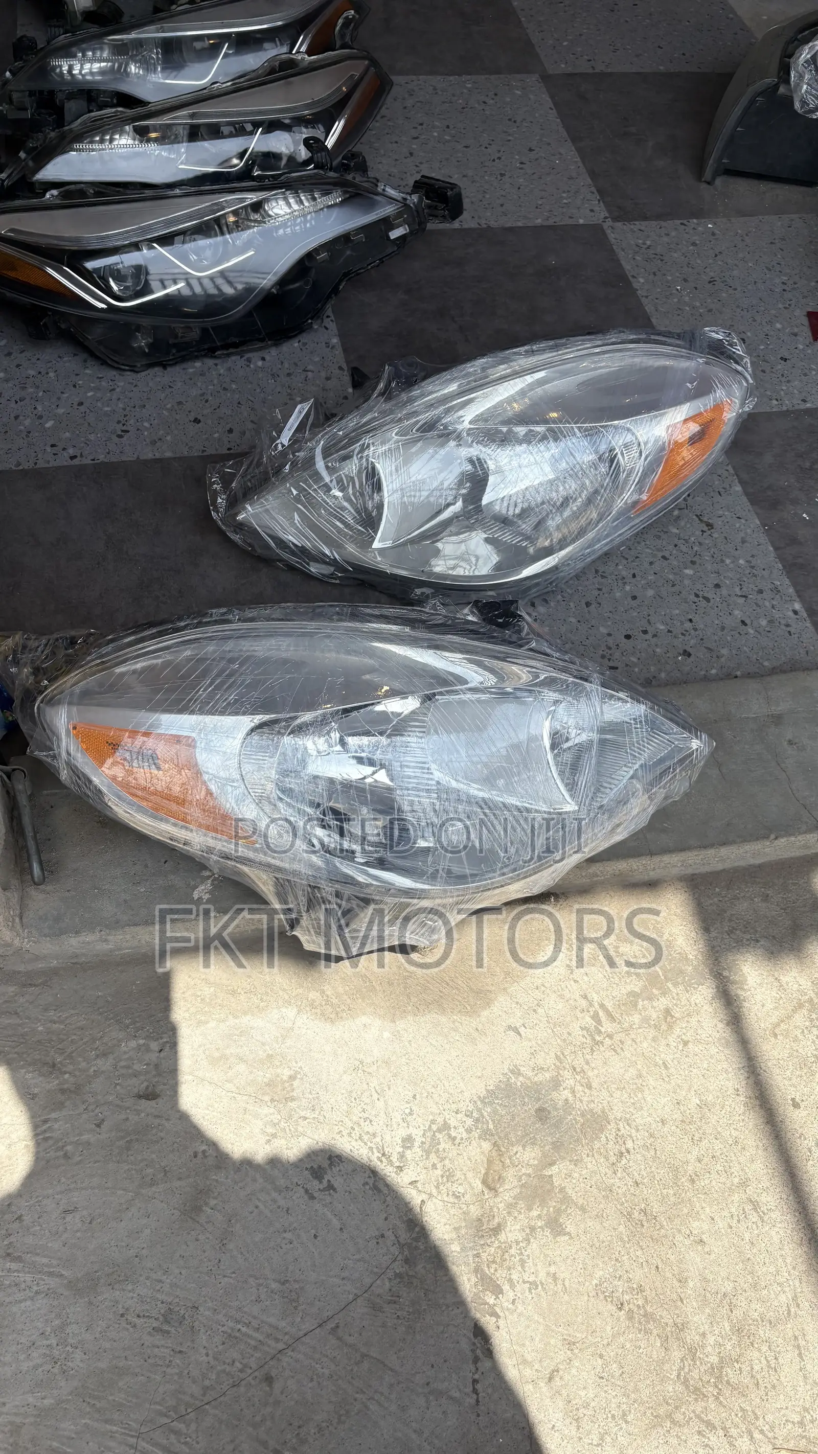 Nissan Versa Headlight 2012,2013,2014,2015,2016