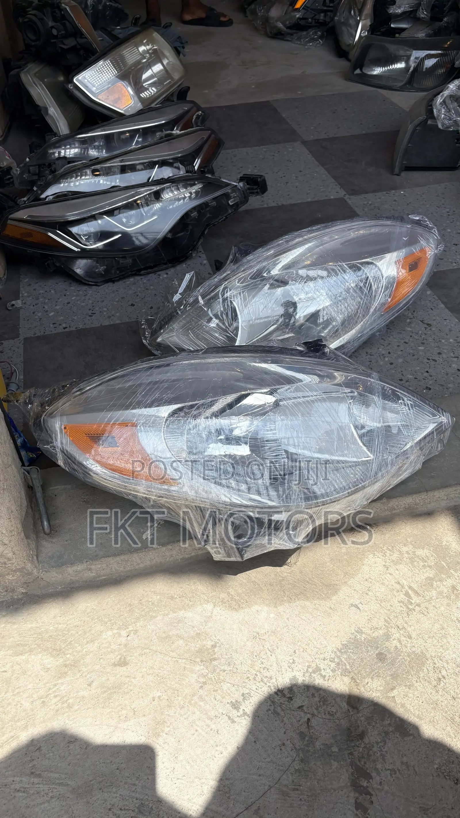 Nissan Versa Headlight 2012,2013,2014,2015,2016