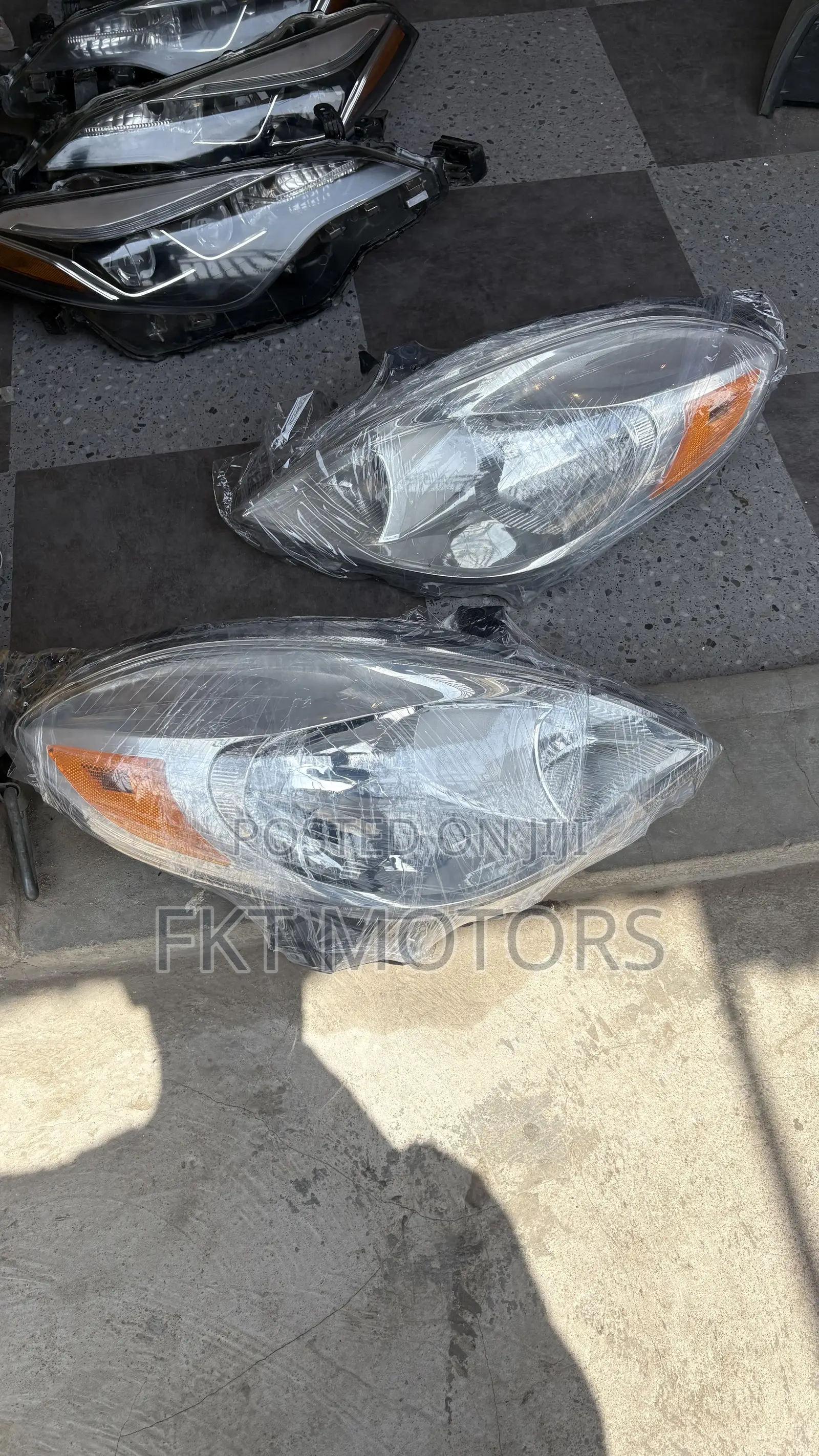 Nissan Versa Headlight 2012,2013,2014,2015,2016
