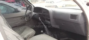 Toyota Hilux 1988 White