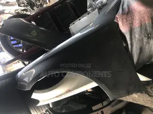 Mercedes Benz C300 (W205 Fender