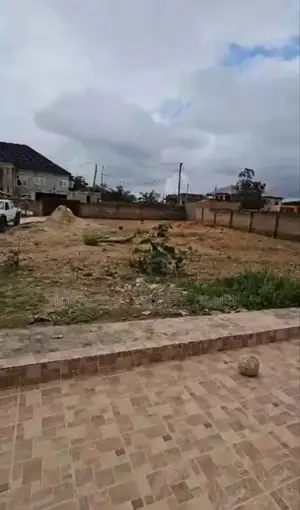 Genuine 2 Plots With 3 Bedroom House for Sale.