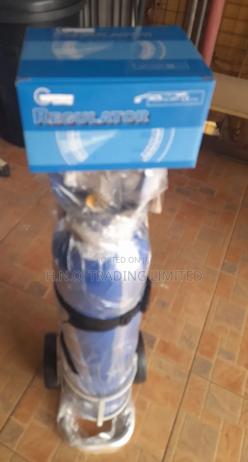 10liyres Oxygen Cylinder,Flowmeter and Trolley(Complete)