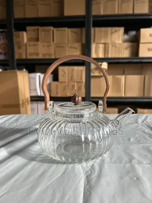 900ml Kettle With Wooden Handle