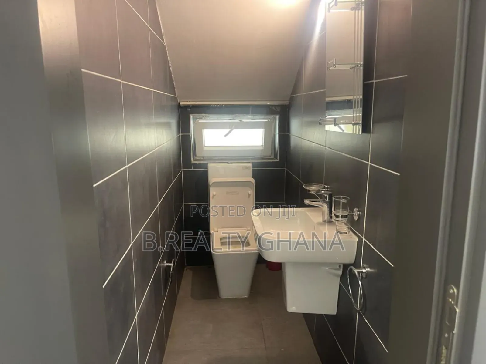 4bdrm House in Airport Residential for rent