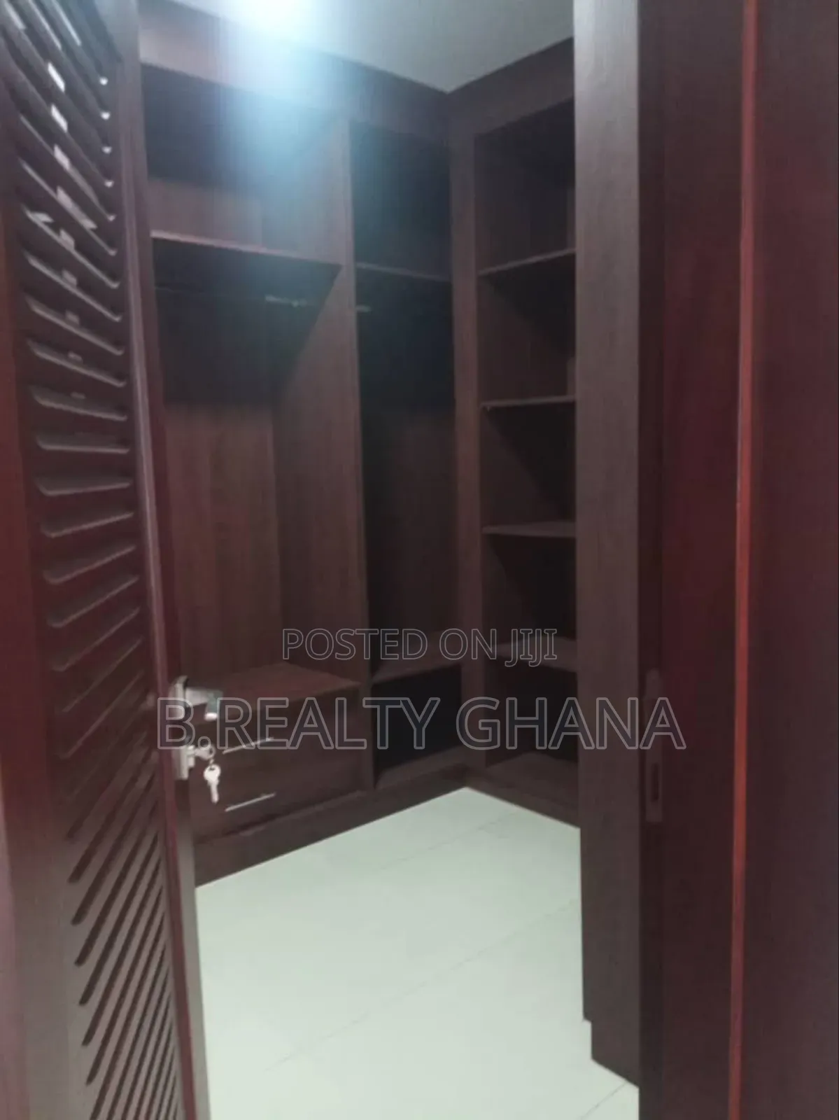 5bdrm Townhouse / Terrace in Airport Residential Area for rent