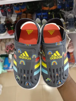 Boy's Adidas Sandals Size 1/33