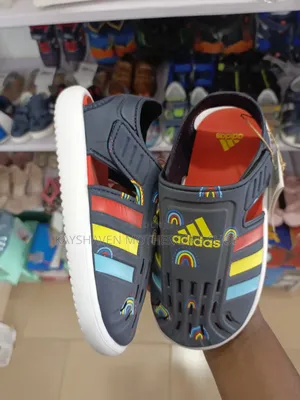 Boy's Adidas Sandals Size 1/33