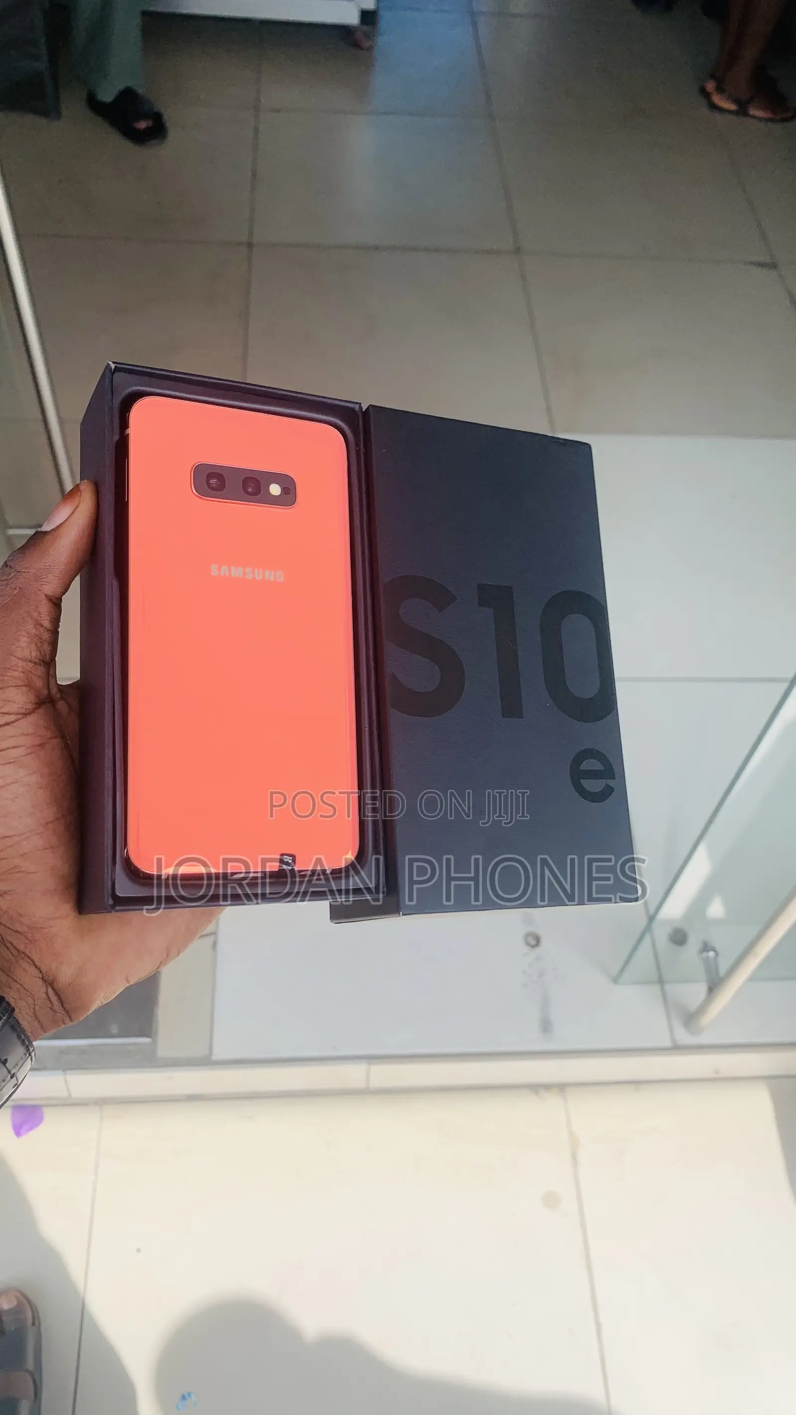 New Samsung Galaxy S10e 128 GB Orange