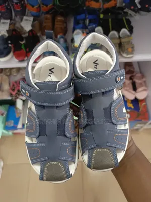 Boy's Sandals Size 12/30