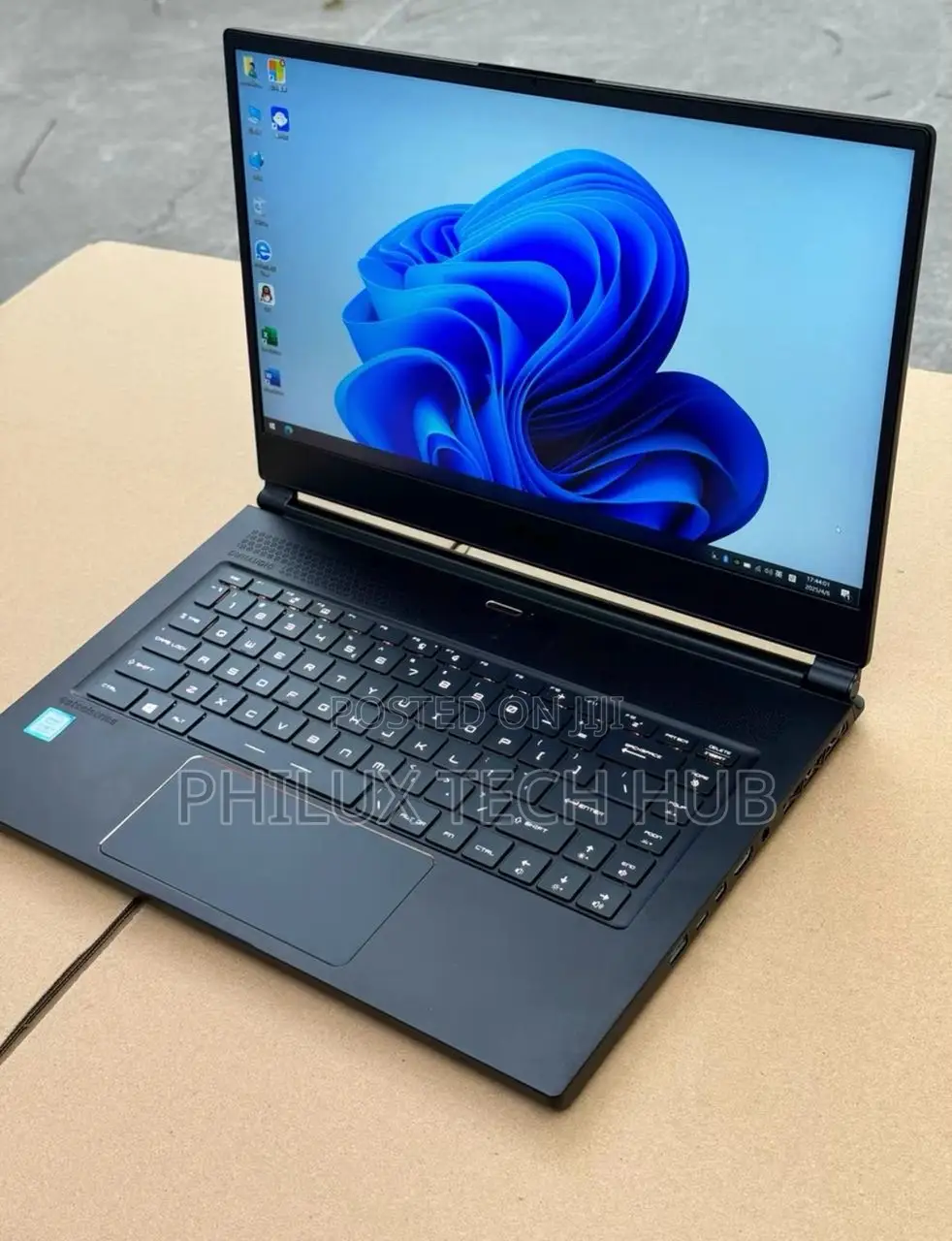 Laptop MSI GS65 Stealth Thin 8RE 16GB Intel Core I7 SSD 512GB